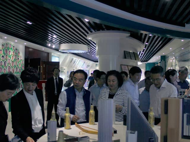 济宁市政协副主席倪丽君莅临星空真人机械调研指导工作