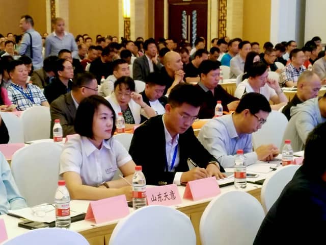 星空真人机械热烈祝贺全国墙材革新工作委员会2017年会隆重召开