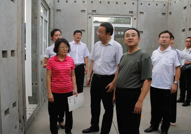 济宁市政协副主席戴伟娟一行莅临星空真人机械调研指导