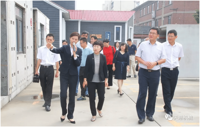 内蒙古自治区满洲里市委组织部领导莅临星空真人参观指导