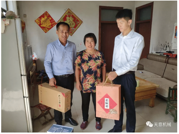 中秋慰问 星空真人情深