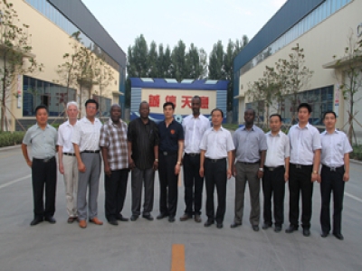 热烈欢迎非洲诸国大使代表团访问星空真人机械！