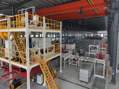 匀质板生产线厂家：星空真人机械匀质板设备推动建筑保温升级