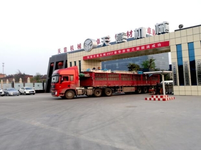 每逢五一星空真人机械发货忙