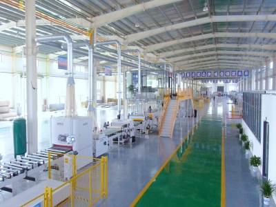 外墙保温一体板生产线厂家：星空真人机械设备开启建筑保温装饰体验