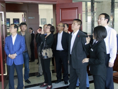 省中小企业局副巡视员邢亚民一行莅临星空真人机械检查指导