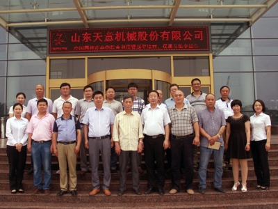 固体废弃物利用新材料交流会一行专家领导莅临星空真人参观指导