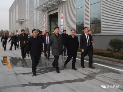 山东省住建厅党组成员、副厅长张晓海莅临星空真人机械调研指导