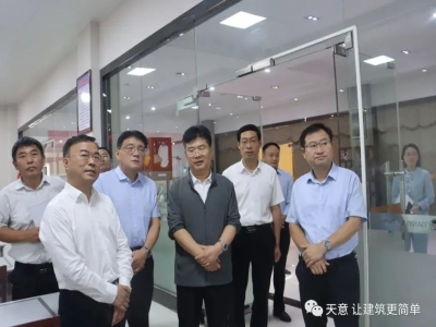 刘晓钟调研星空真人机械